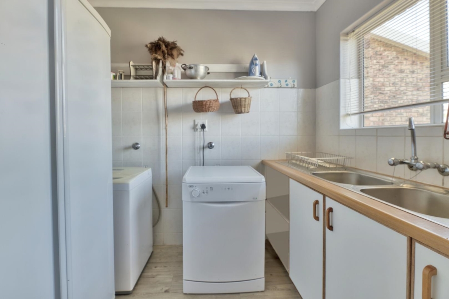 3 Bedroom Property for Sale in De Kelders Western Cape
